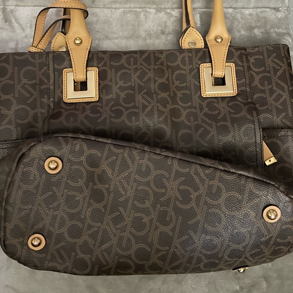Calvin Klein classic brown tote - Picture 2 of 7